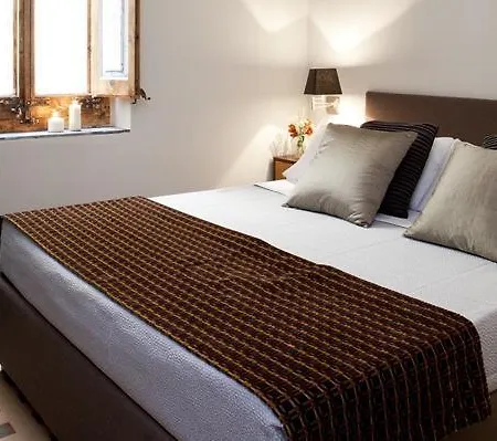 We Boutique 4*