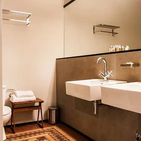 We Boutique 4*